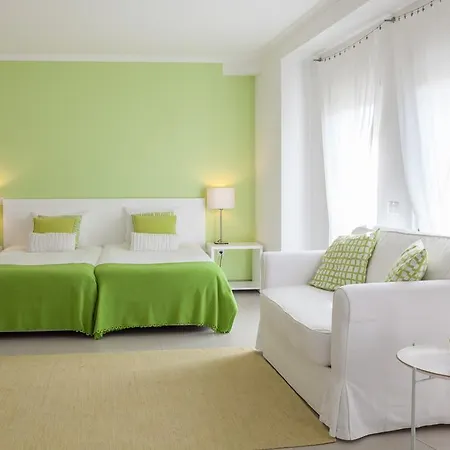 奥卡特鲁斯酒店 阿尔热祖尔